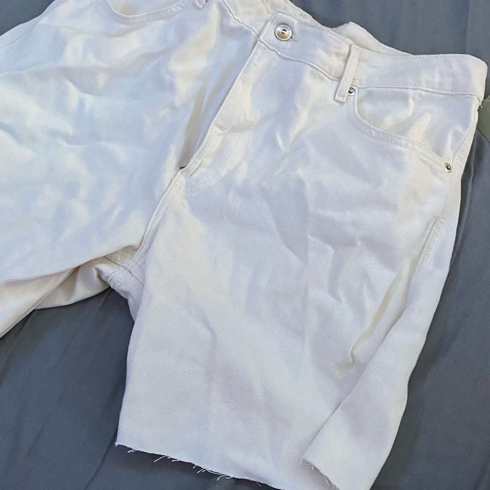 H&M Divided Cream Shorts